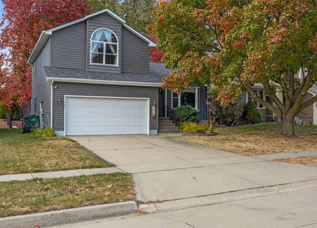 Property at 142 25th Ct, West Des Moines, IA 50265, 4 beds, 3.5 baths