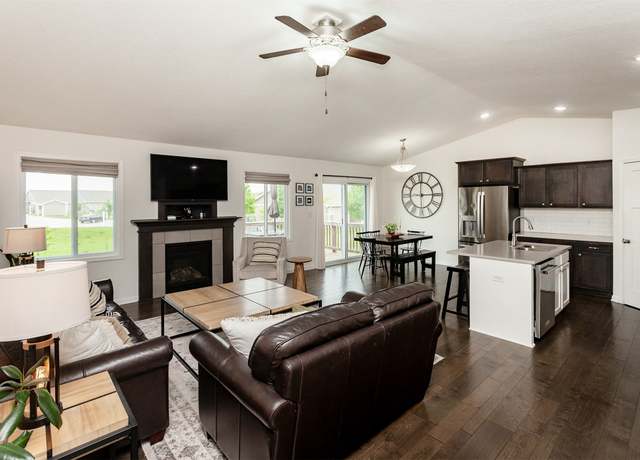 Property at 775 NE Addison Dr, Waukee, IA 50263, 4 beds, 3 baths