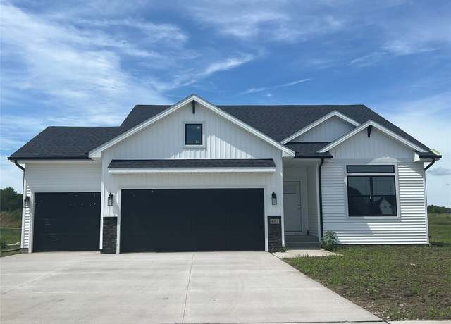 Property at 657 SE Hollow Ct, West Des Moines, IA 50265, 3 beds, 2 baths