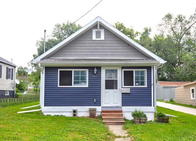 Property at 2919 5th Ave, Des Moines, IA 50313, 2 beds, 1 bath