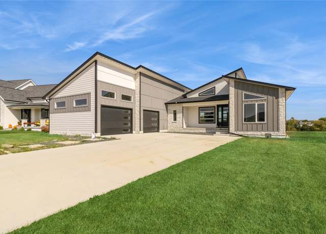 Property at 16210 Walnut Meadows Ct, Urbandale, IA 50323, 6 beds, 3 baths