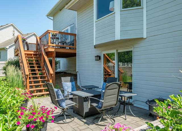 Property at 14111 Oak Brook Dr, Urbandale, IA 50323, 5 beds, 2.5 baths