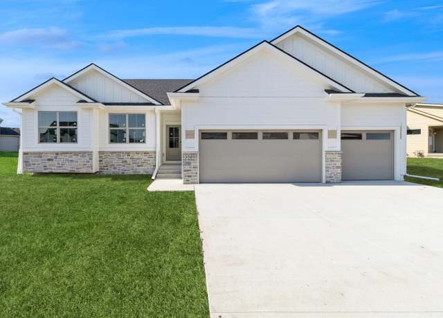 Property at 3505 NW 28th St, Ankeny, IA 50023, 3 beds, 2 baths