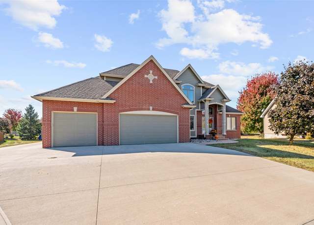 Property at 2324 SW Woodland Ct, Ankeny, IA 50023, 5 beds, 4.5 baths