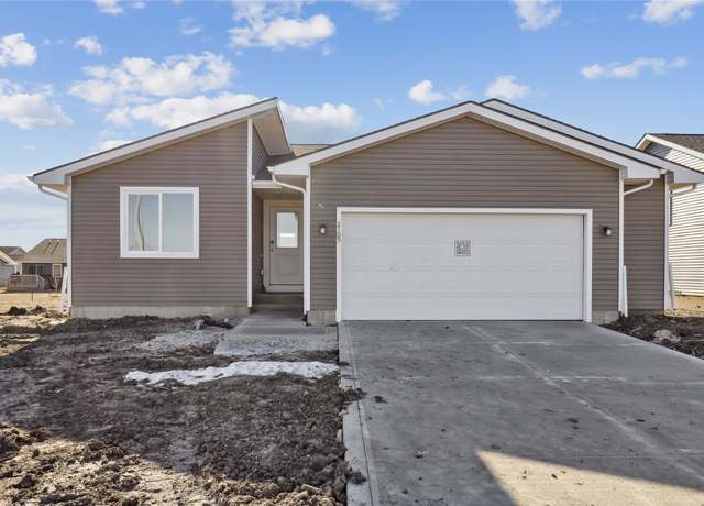 Property at 2105 White Oak Ln, Granger, IA 50109, 3 beds, 2 baths