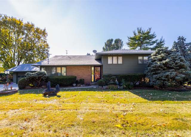 Property at 4622 Madison Ave, Des Moines, IA 50310, 4 beds, 3.5 baths