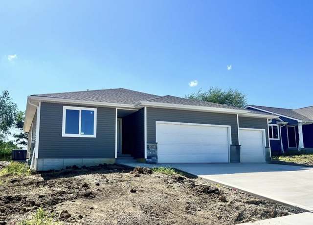 Property at 207 S Walnut Dr, Norwalk, IA 50211, 3 beds, 2 baths