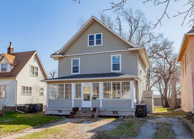 Property at 1249 E 13th St, Des Moines, IA 50316, 4 beds, 1.5 baths