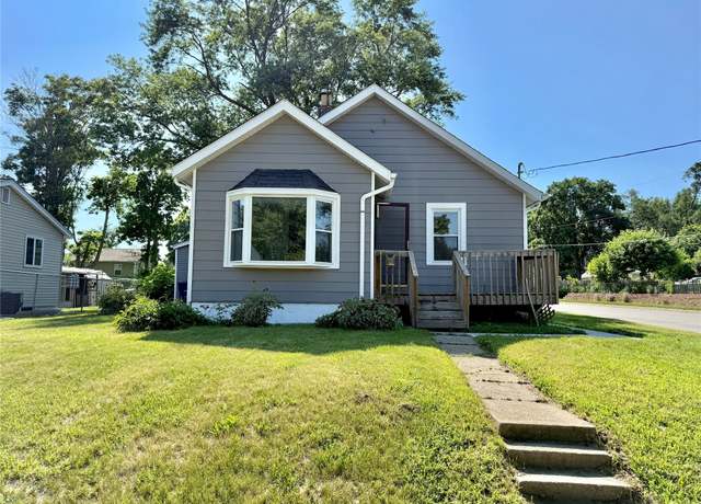 Property at 1254 E 16th St, Des Moines, IA 50316, 2 beds, 1 bath