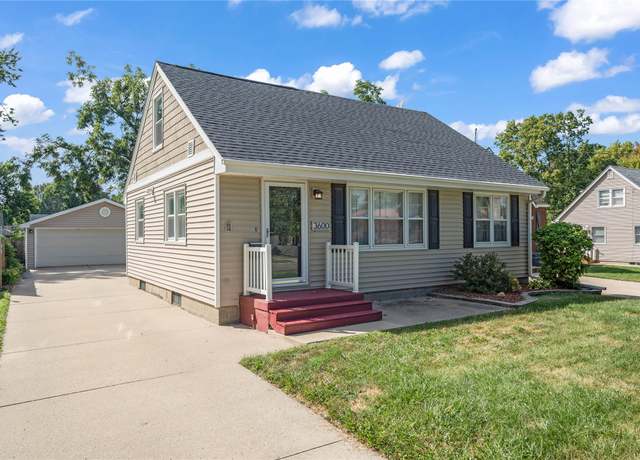 Property at 3600 52nd St, Des Moines, IA 50310, 3 beds, 1.5 baths