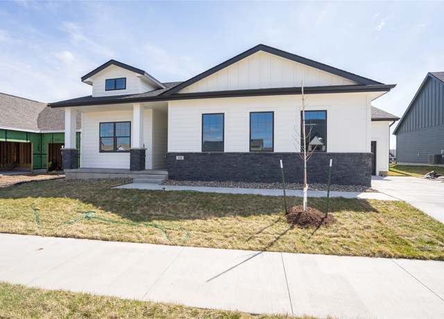 Property at 312 SW 17th St, Ankeny, IA 50023, 3 beds, 2 baths