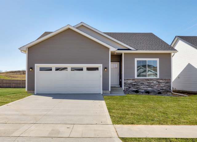 Property at 5522 167th St, Urbandale, IA 50111, 4 beds, 3 baths