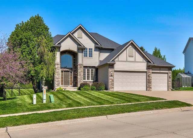 Property at 4710 148th St, Urbandale, IA 50323, 4 beds, 3 baths