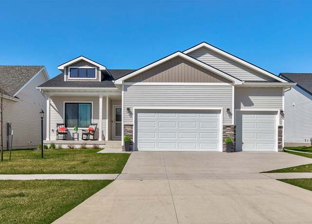 Property at 6744 NE 12th Ct, Des Moines, IA 50313, 3 beds, 3 baths