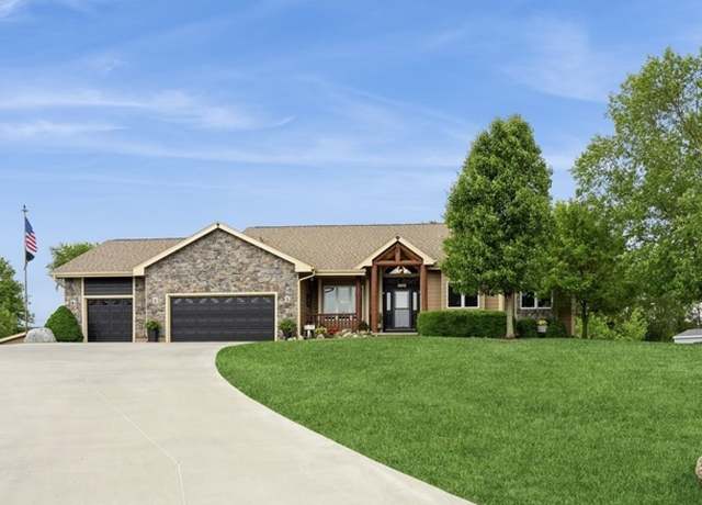 Property at 8091 NE 30th Pl, Altoona, IA 50009, 4 beds, 2.5 baths