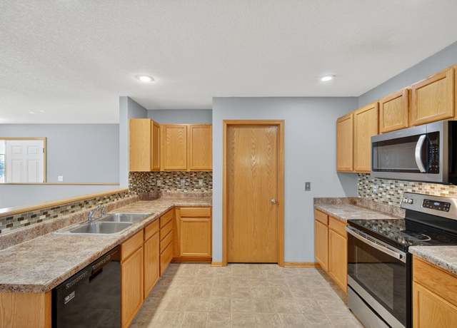 Property at 532 SW 46th St, Ankeny, IA 50023, 3 beds, 2 baths