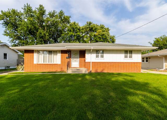 Property at 4024 65th St, Urbandale, IA 50322, 3 beds, 1.5 baths