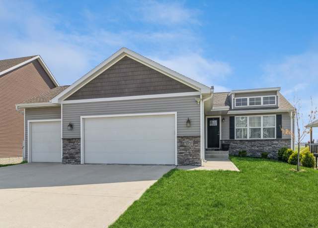 Property at 2035 SE Parkview Crossing Dr, Waukee, IA 50263, 4 beds, 3.5 baths