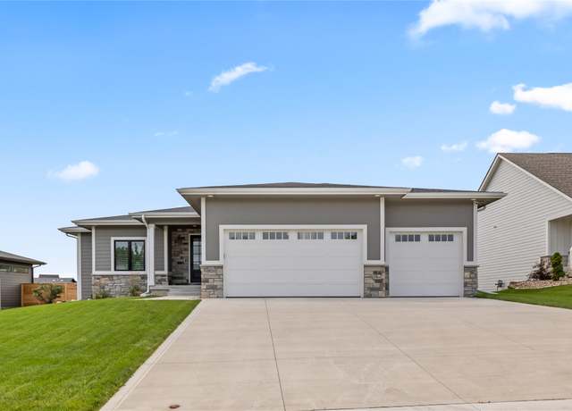 Property at 850 Roman Rd, Waukee, IA 50263, 5 beds, 3.5 baths
