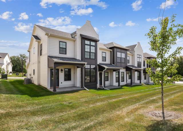 Property at 14136 Wilden Dr, Urbandale, IA 50323, 3 beds, 2.5 baths