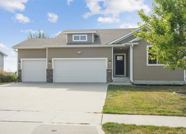 Property at 2626 3rd Ave SW, Altoona, IA 50009, 4 beds, 2.5 baths