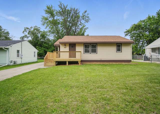 Property at 423 E Hillside Ave, Des Moines, IA 50315, 2 beds, 1 bath