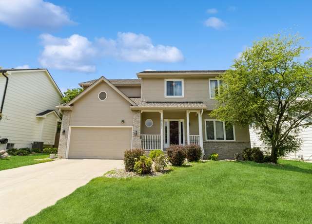 Property at 2212 NW 139th St, Clive, IA 50325, 4 beds, 2.5 baths