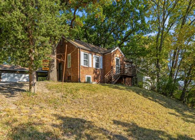 Property at 2321 Payne Rd, Des Moines, IA 50310, 3 beds, 2 baths