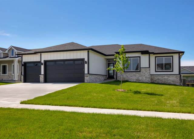 Property at 3601 NE 12th St, Ankeny, IA 50021, 5 beds, 3 baths