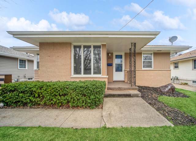 Property at 4308 40th St, Des Moines, IA 50310, 3 beds, 1.5 baths