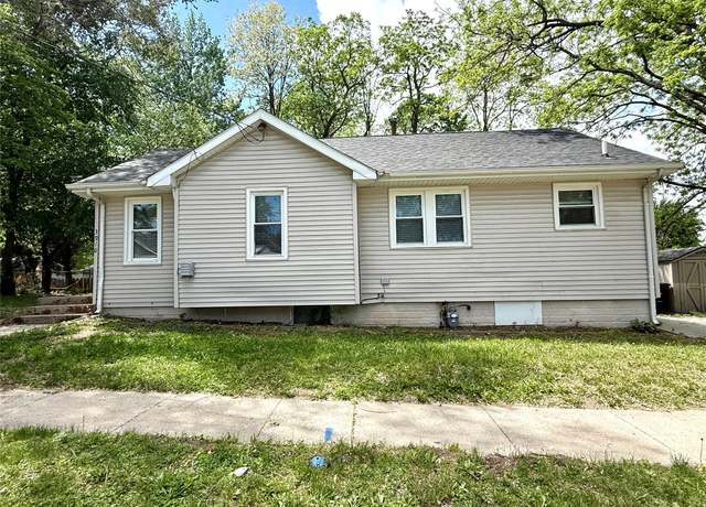 Property at 3916 Cambridge St, Des Moines, IA 50313, 2 beds, 1 bath