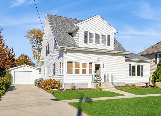 Property at 420 S 3rd Ave E, Newton, IA 50208, 3 beds, 2.5 baths