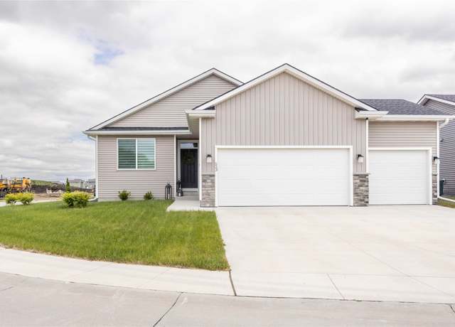 Property at 523 NE Vista Ln, Ankeny, IA 50021, 3 beds, 2 baths