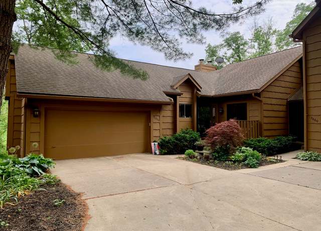 Property at 7056 Oak Brook Dr, Urbandale, IA 50322, 3 beds, 3 baths