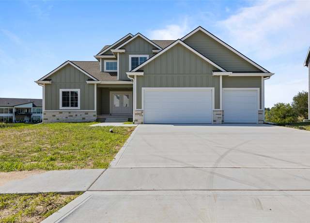 Property at 2313 Green Leaf Cir, Norwalk, IA 50211, 4 beds, 2.5 baths