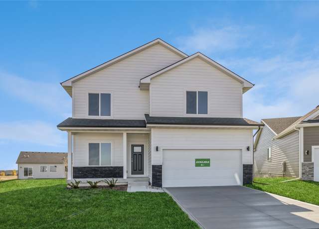 Property at 460 NW Independence Cir, Waukee, IA 50263, 4 beds, 2.5 baths