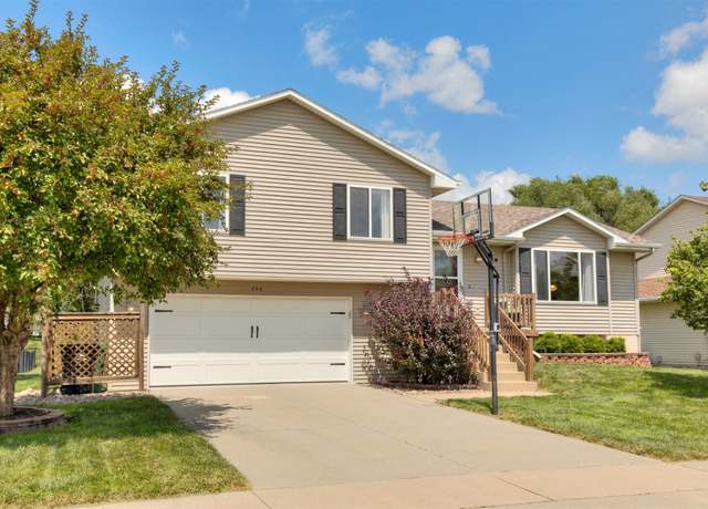 Property at 456 SE 33rd St, Ankeny, IA 50021, 3 beds, 2.5 baths