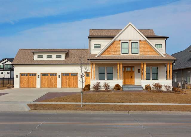 Property at 806 SW Prairie Trail Pkwy, Ankeny, IA 50023, 4 beds, 4.5 baths