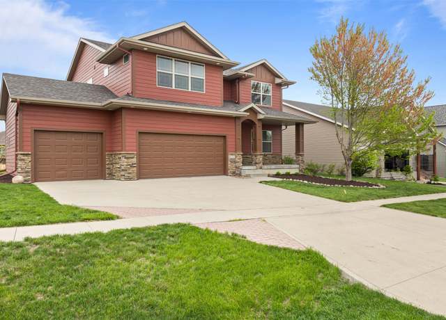 Property at 9733 Hazelwood Ave, Johnston, IA 50131, 5 beds, 4.5 baths