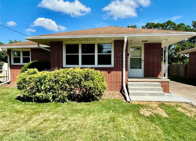 Property at 2327 Glenbrook Dr, Des Moines, IA 50316, 3 beds, 1.5 baths