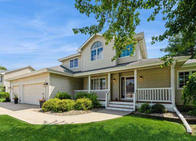 Property at 802 N 12th St, Indianola, IA 50125, 4 beds, 3 baths