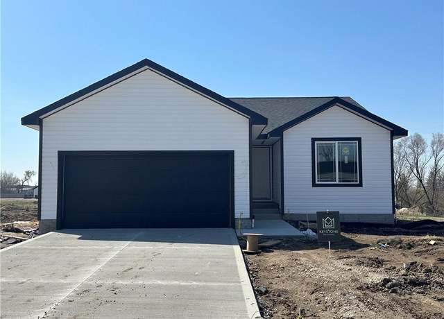 Property at 1030 Linden St, De Soto, IA 50069, 2 beds, 2 baths