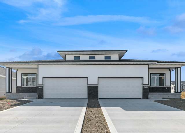 Property at 4756 172nd St, Urbandale, IA 50323, 4 beds, 3 baths