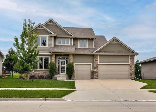 Property at 460 NE Bowman Dr, Waukee, IA 50263, 5 beds, 3.5 baths