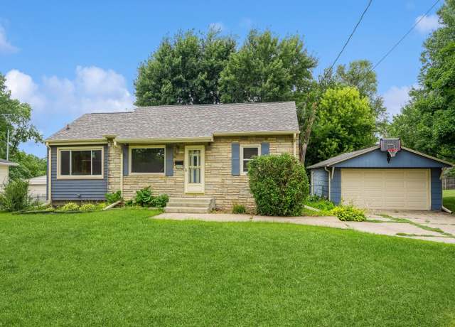 Property at 3220 59th St, Des Moines, IA 50322, 2 beds, 1 bath