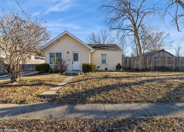 Property at 1705 E 22nd St, Des Moines, IA 50317, 2 beds, 0.5 baths