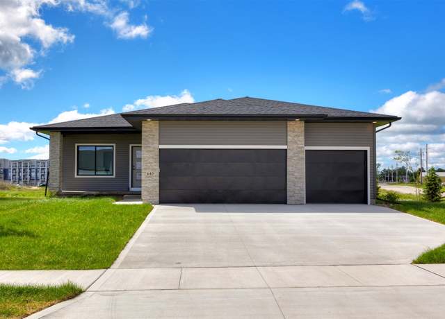 Property at 640 NW Compass Ave, Waukee, IA 50263, 4 beds, 3 baths