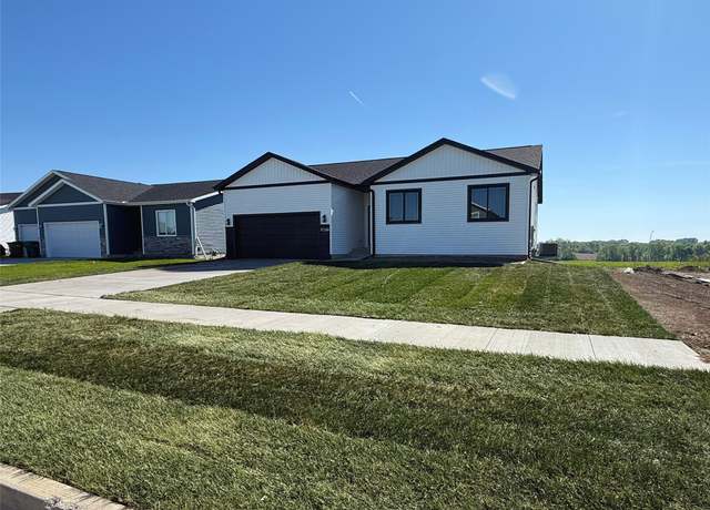 Property at 1677 20th Ave SE, Altoona, IA 50009, 4 beds, 3 baths