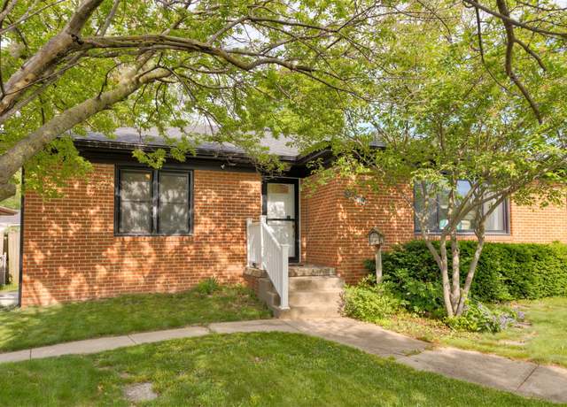 Property at 936 15th St, West Des Moines, IA 50265, 4 beds, 2 baths