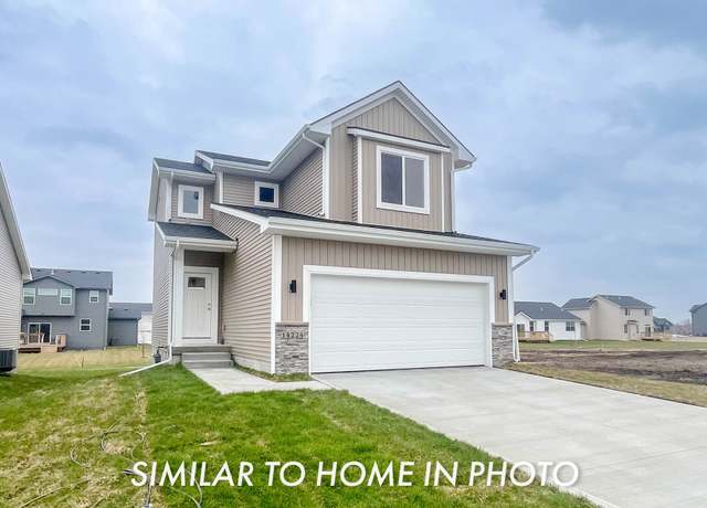 Property at 1482 S 91st St, West Des Moines, IA 50266, 3 beds, 2.5 baths